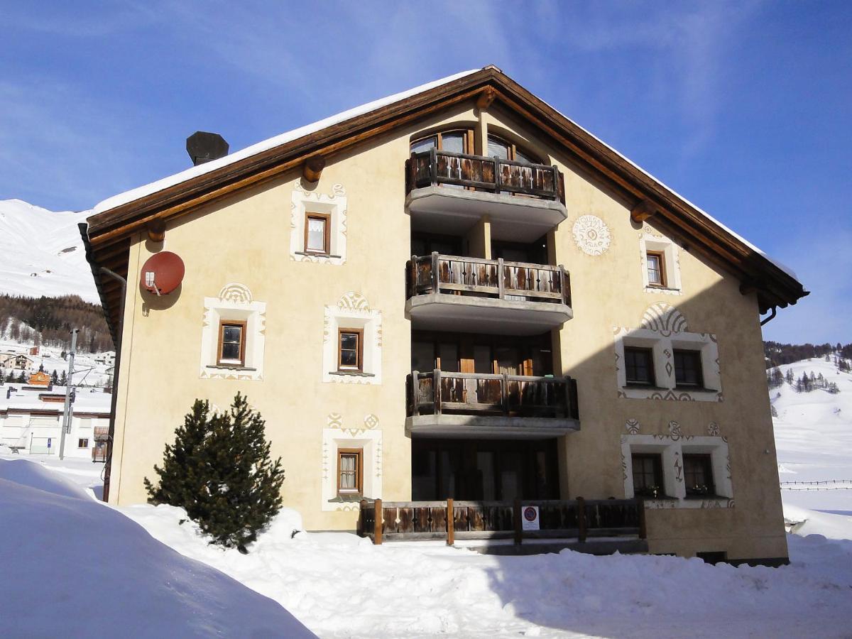 Apartment Chesa Mezzaun Zuoz Esterno foto