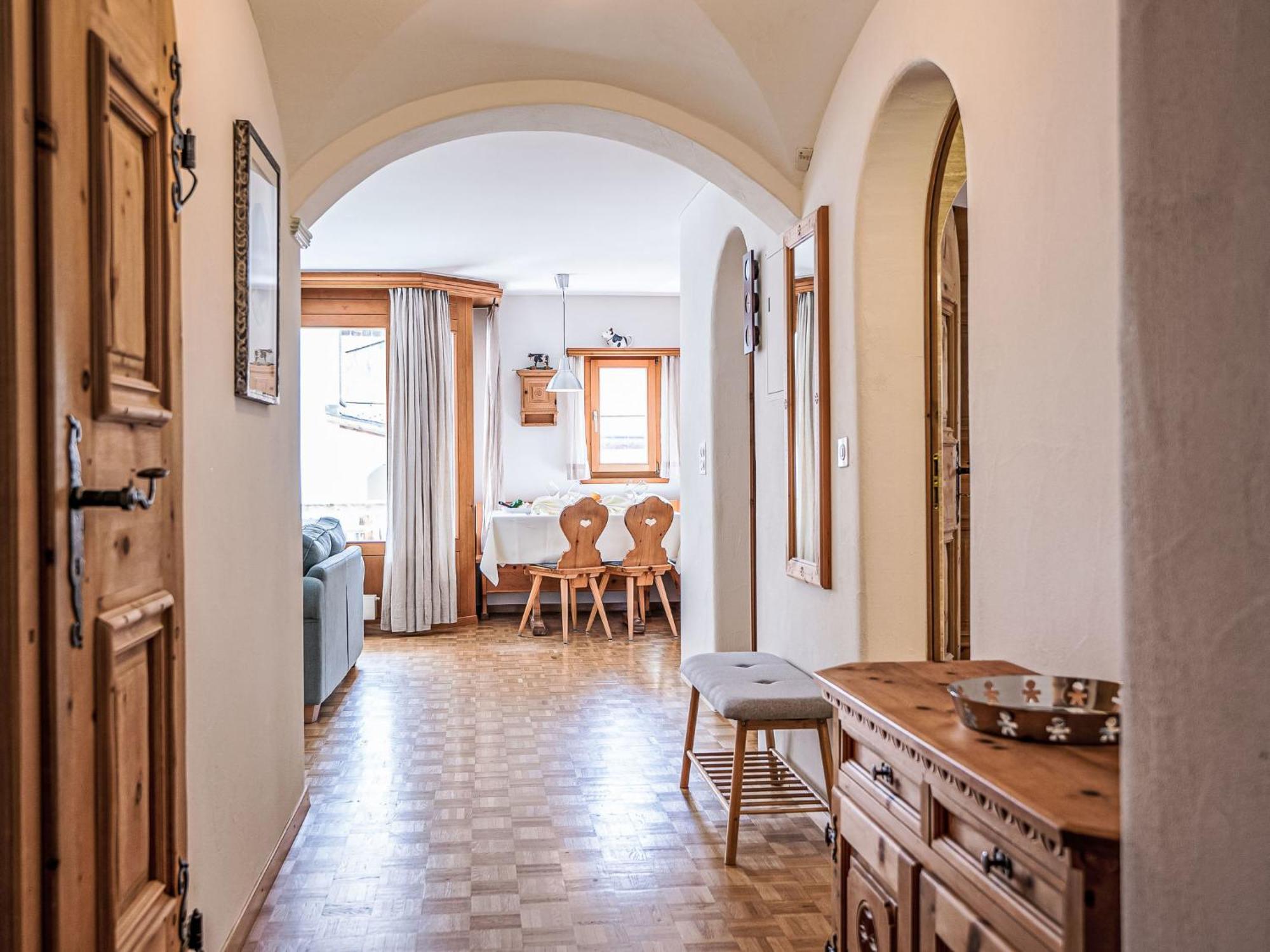 Apartment Chesa Mezzaun Zuoz Esterno foto