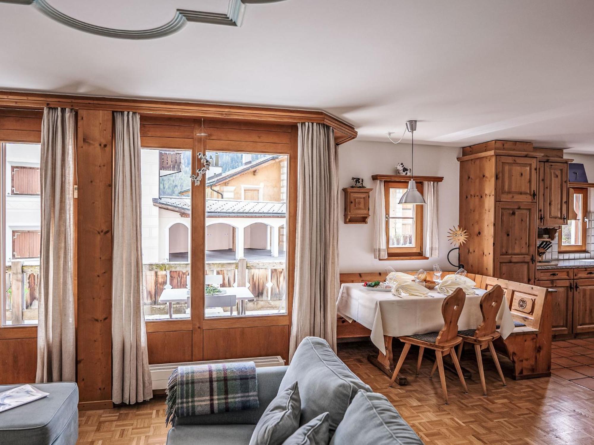 Apartment Chesa Mezzaun Zuoz Esterno foto