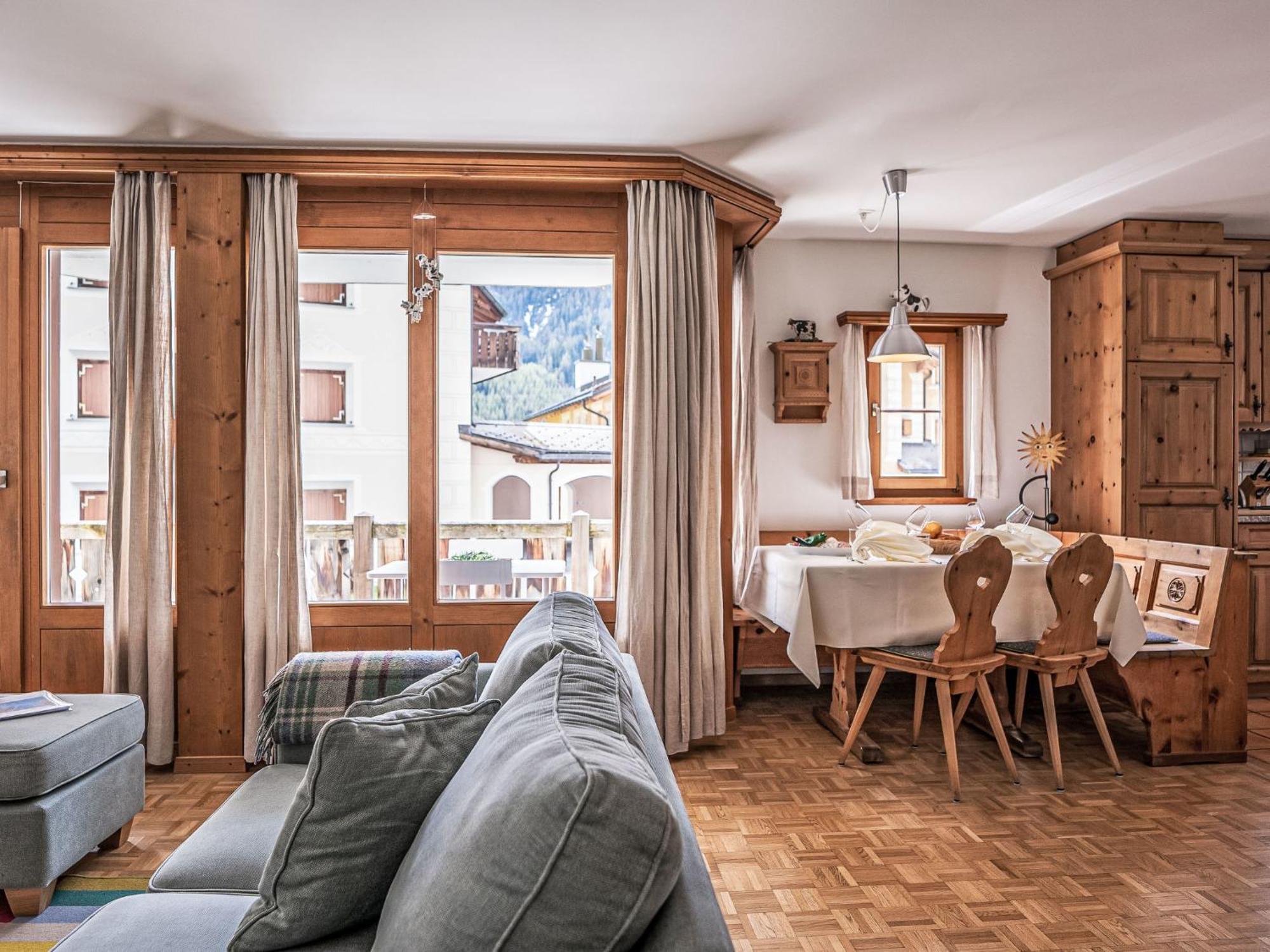 Apartment Chesa Mezzaun Zuoz Esterno foto
