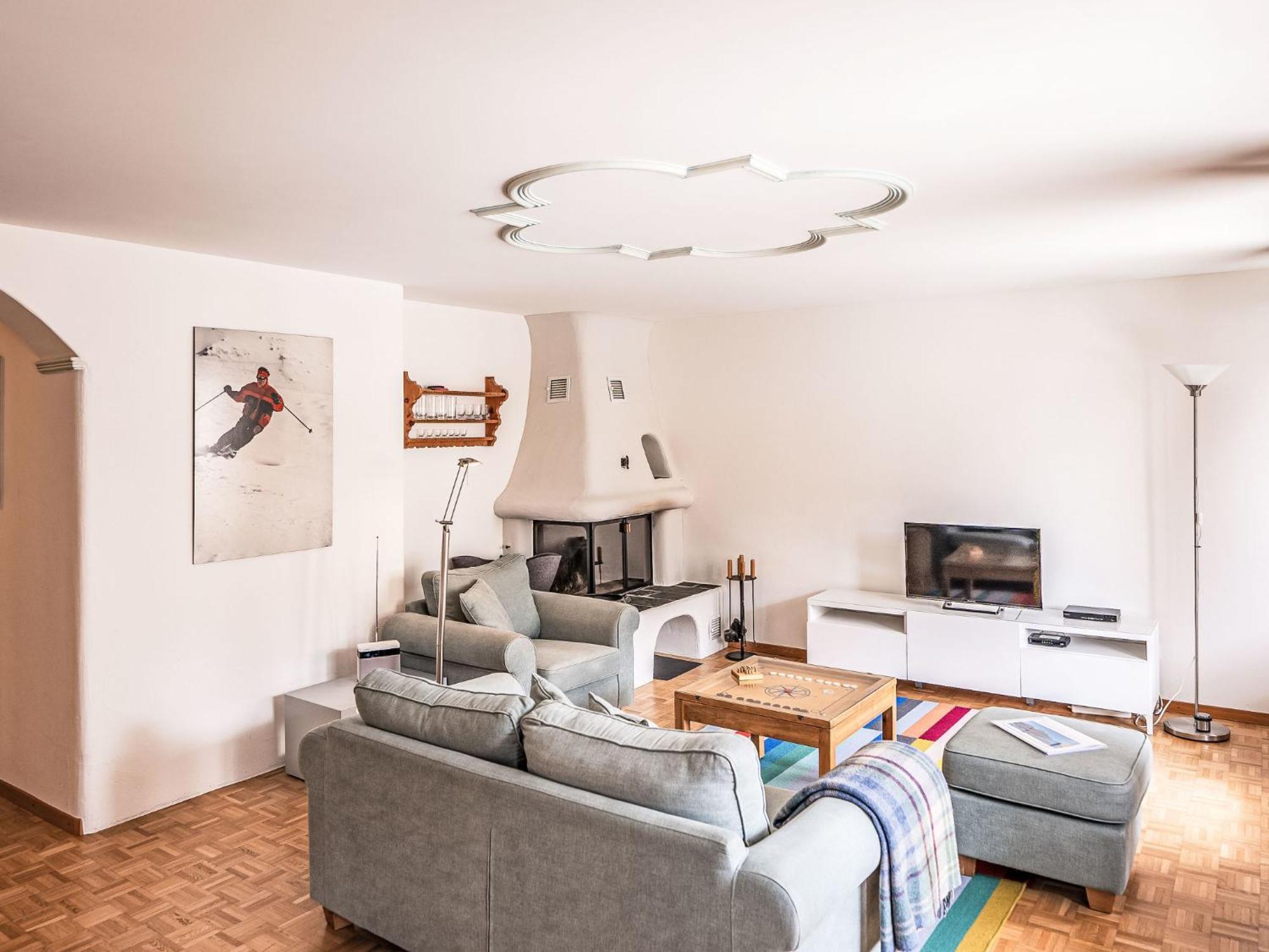 Apartment Chesa Mezzaun Zuoz Esterno foto