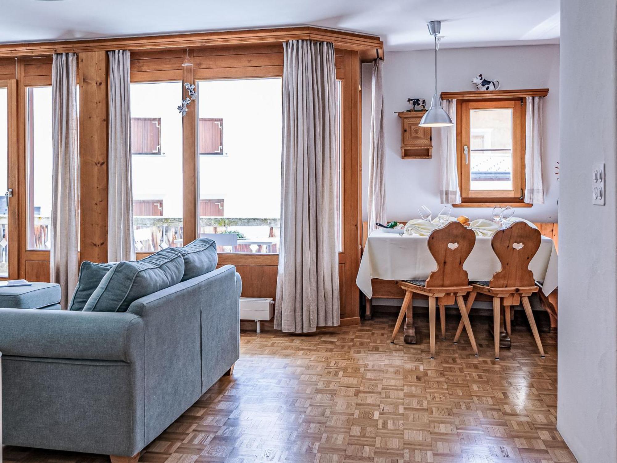 Apartment Chesa Mezzaun Zuoz Esterno foto