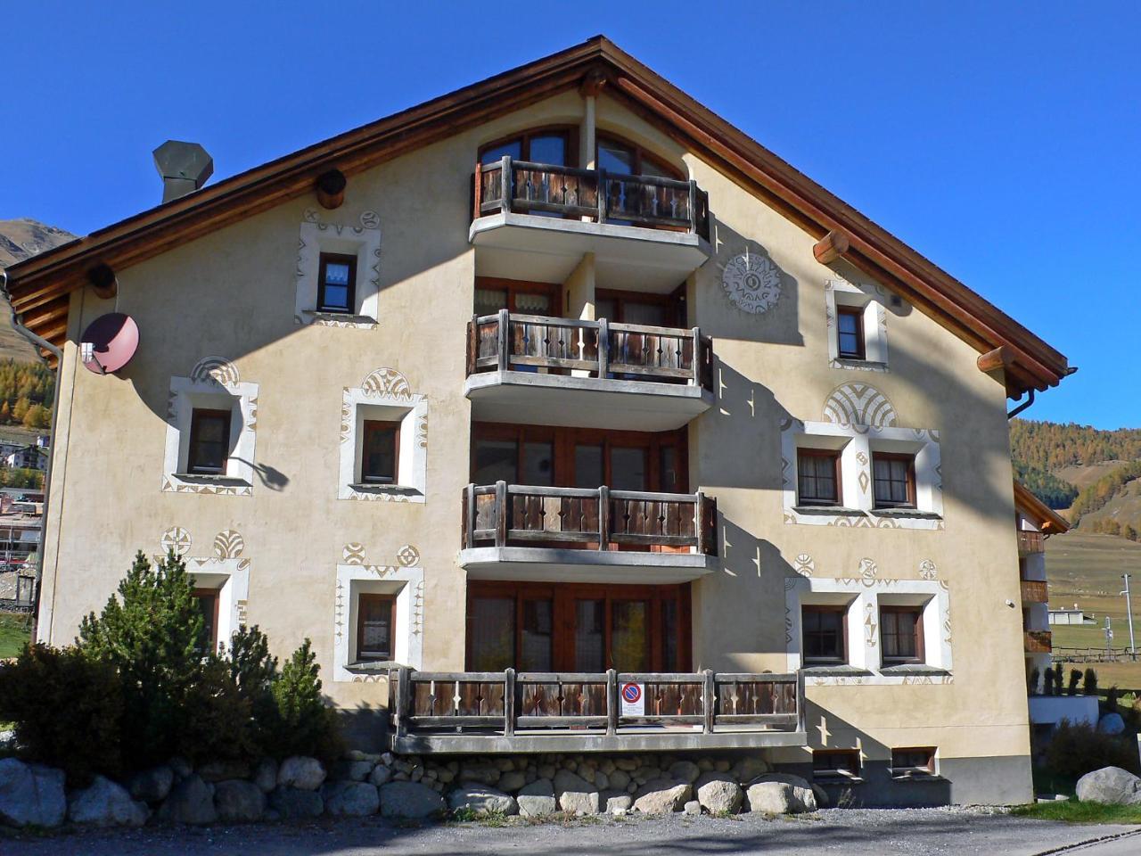 Apartment Chesa Mezzaun Zuoz Esterno foto